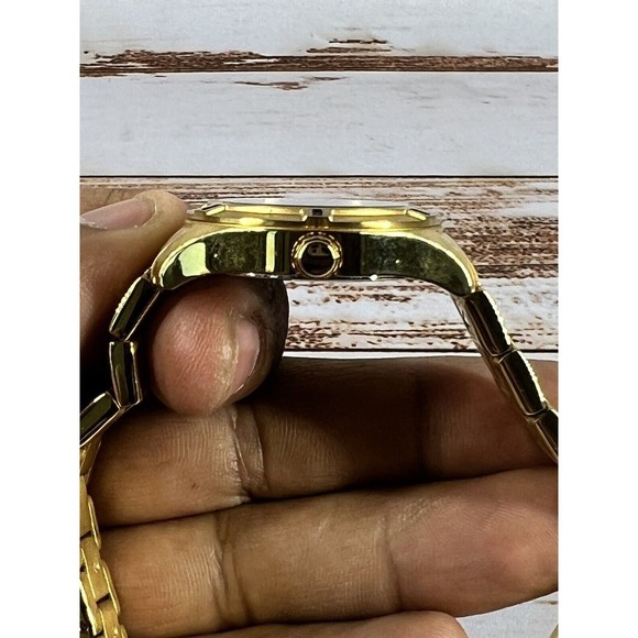 Invicta Womens 18030 Pro Diver Gold Tone Stainless Steel Watch Used - Picture 8 of 9